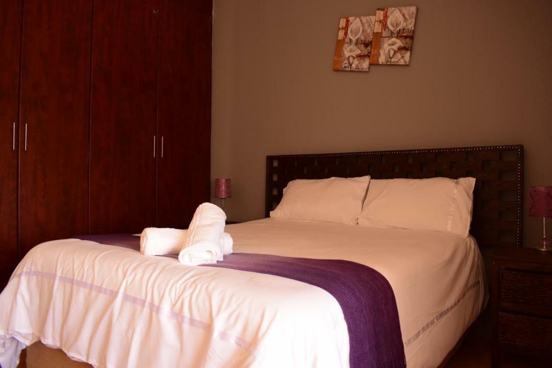 Skyhawk Guesthouse 가보로네 외부 사진