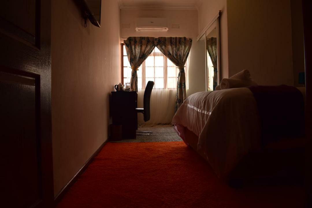 Skyhawk Guesthouse 가보로네 외부 사진