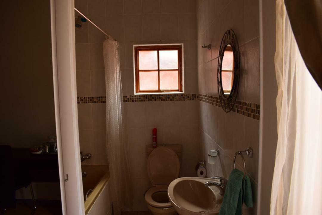 Skyhawk Guesthouse 가보로네 외부 사진